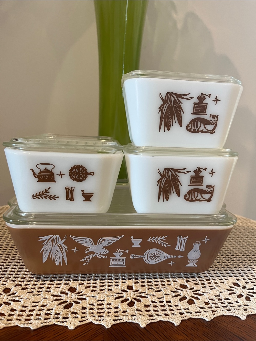 VTG Pyrex Early American Refrigerator Dishes with Lids 1960s 8-pc Set